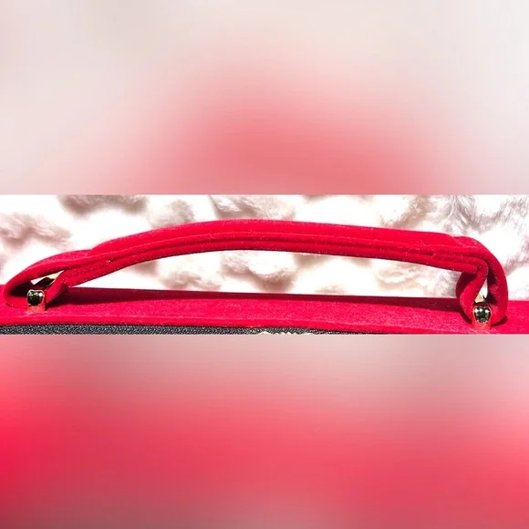 Estée Lauder Red Velvet Bow detail travel bag makeup iPad. Small laptop - Picture 8 of 10